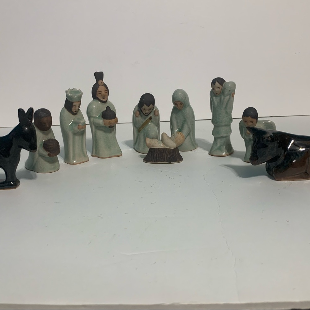 Vintage Christmas MidCentury Green Celadon Ceramic Nativity Set Of 10 Pieces.